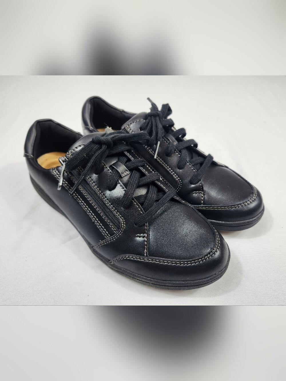 Clarks Women's 9 M Black Leather Lace-Up Zipper Fashion Athletic Sneakers